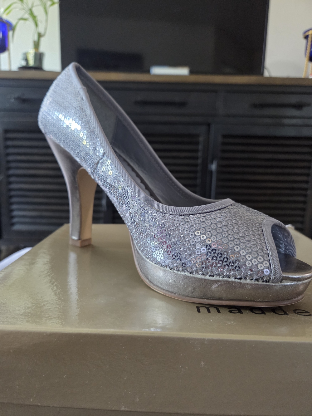 Madden Girl Luckiie Open-Toe Pewter/Silver Sequin Pumps Size 9.5